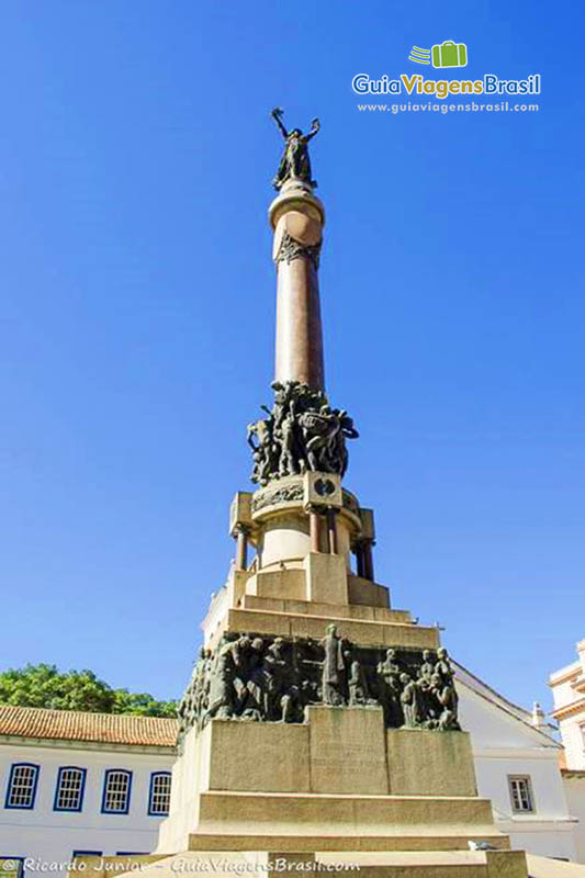 Imagem do monumento do Pátio do Colégio, São Paulo, Brasil.