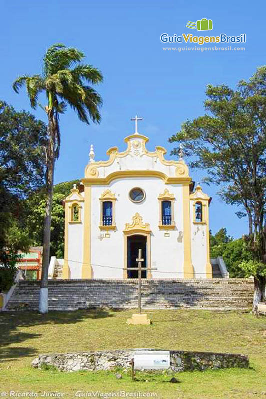 Imagem da Igreja de Nossa senhora dos Remédios, construída em 1997, por portugueses, em Fernando de Noronha, Pernambuco, Brasil.