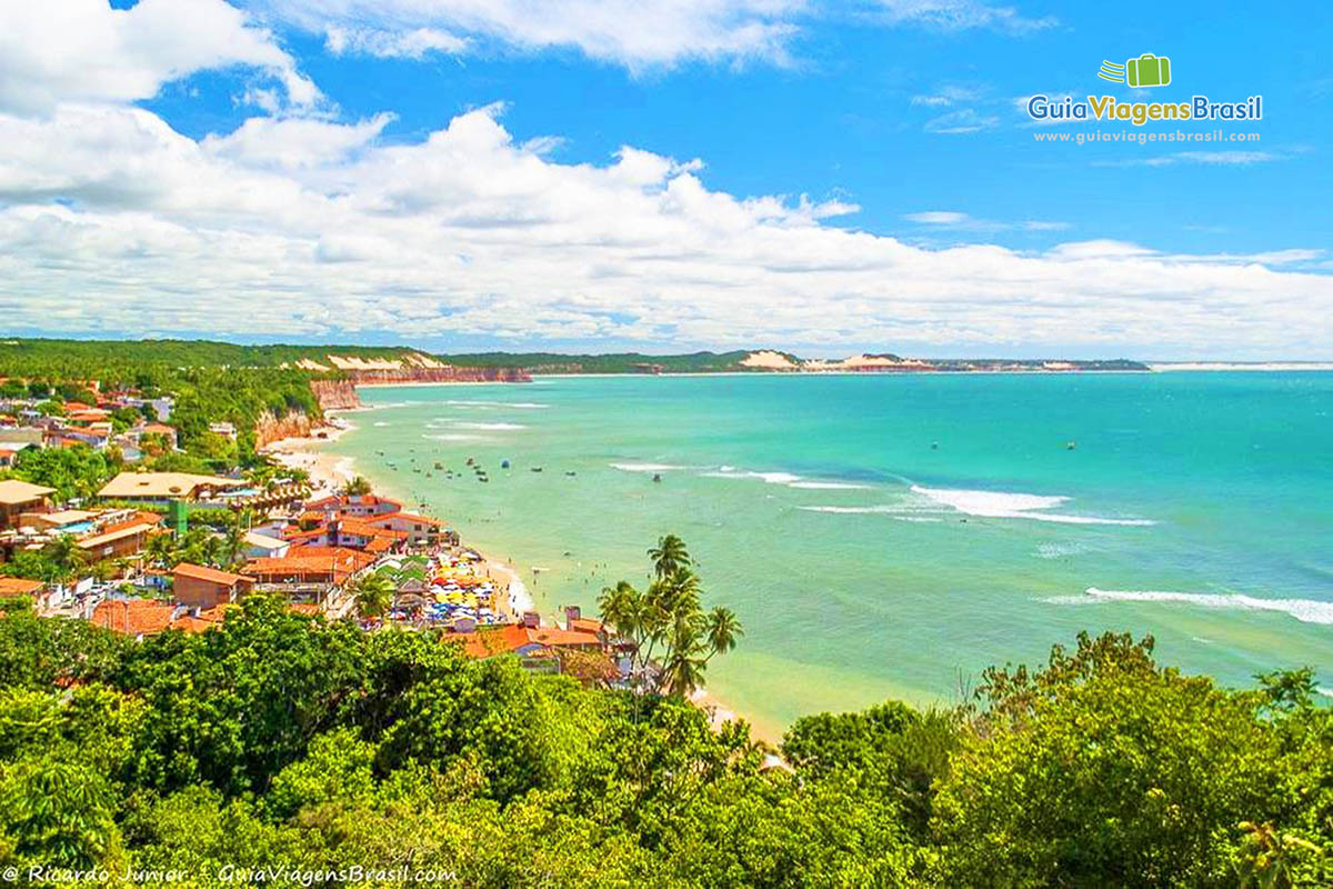 Imagem do alto da linda Praia Pipa.