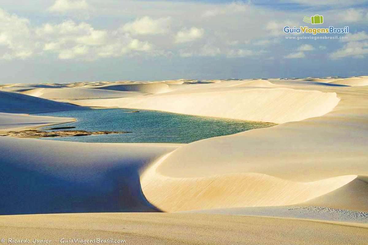 Dunas douradas dos Lençóis Maranhenses. - Fotos de Ricardo Junior / www.ricardojuniorfotografias.com.br