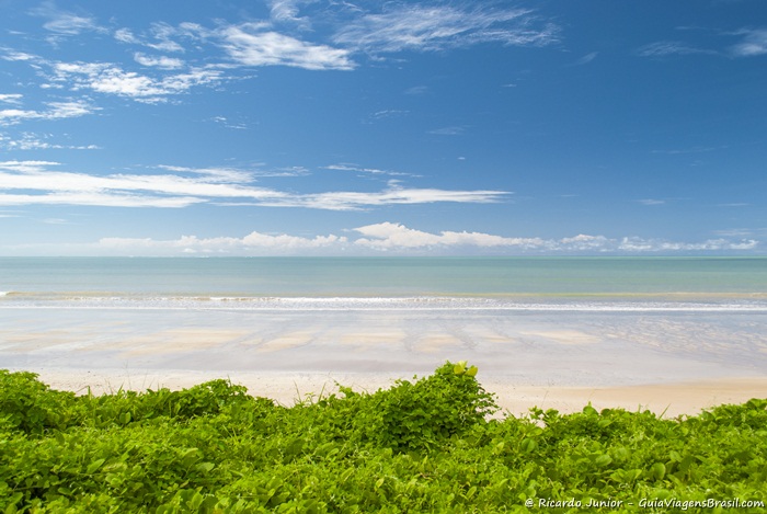 A praia do Bessa é a mais bonita da orla urbana, com restinga e coqueiros - Photograph by Ricardo Junior / www.ricardojuniorfotografias.com.br