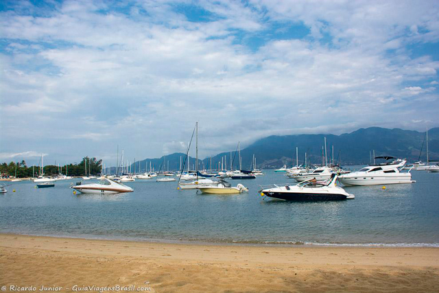 Considerada Capital Nacional da Vela, Ilhabela é lugar ideal para navegar. Photograph by Ricardo Junior / www.ricardojuniorfotografias.com.br