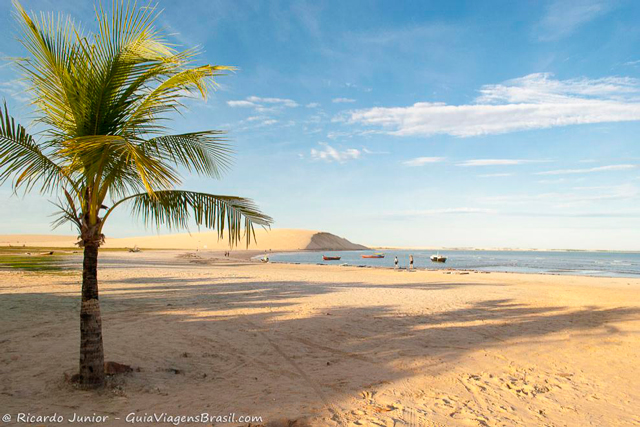 Praia da Vila e a Duna do Pôr do sol em Jericoacoara, no Ceará. - Photograph by Ricardo Junior / www.ricardojuniorfotografias.com.br