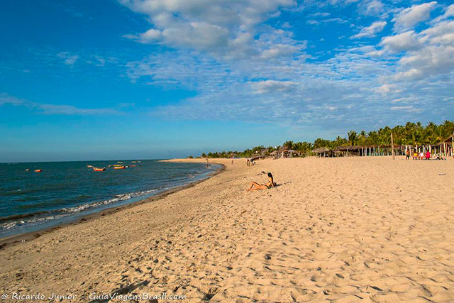 Larga faixa de areia da Praia de Barra Grande - Piauí. Photograph by Ricardo Junior / www.ricardojuniorfotografias.com.br