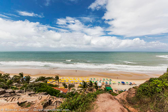 Praia do Amor vista do mirante, em Pipa, Rio Grande do Norte. Photograph by Ricardo Junior / www.ricardojuniorfotografias.com.br