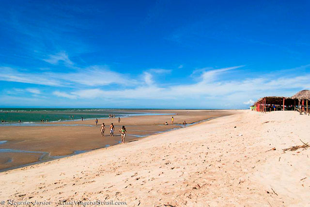 A Praia de Macapá na maré baixa, no Piauí. Photograph by Ricardo Junior / www.ricardojuniorfotografias.com.br