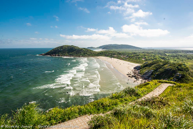 Praia de Fora, na Ilha de Mel, no Paraná. Photograph by Ricardo Junior / www.ricardojuniorfotografias.com.br