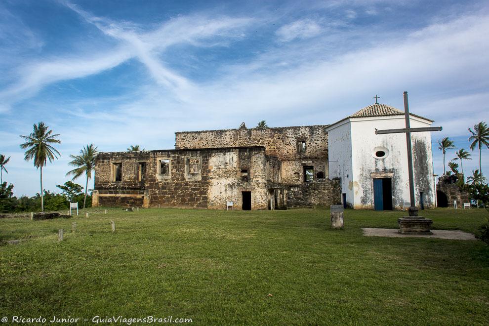 Castelo Garcia D'Ávila, uma das primeiras edificações portuguesas no Brasil, na Praia do Forte, Bahia. Photograph by Ricardo Junior / www.ricardojuniorfotografias.com.br