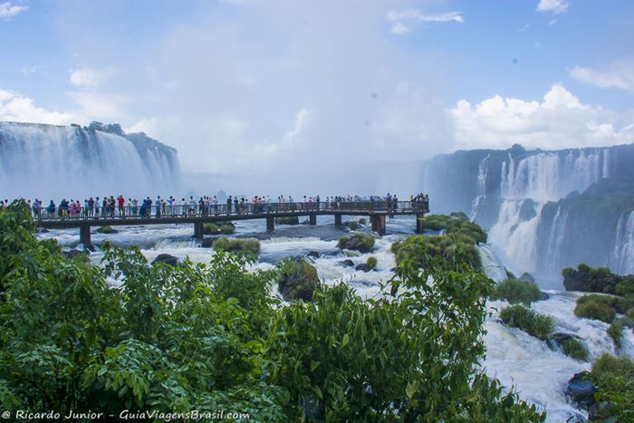 Imagem das Cataratas do Iguaçu do lado brasileiro - Photograph by Ricardo Junior / www.ricardojuniorfotografias.com.br