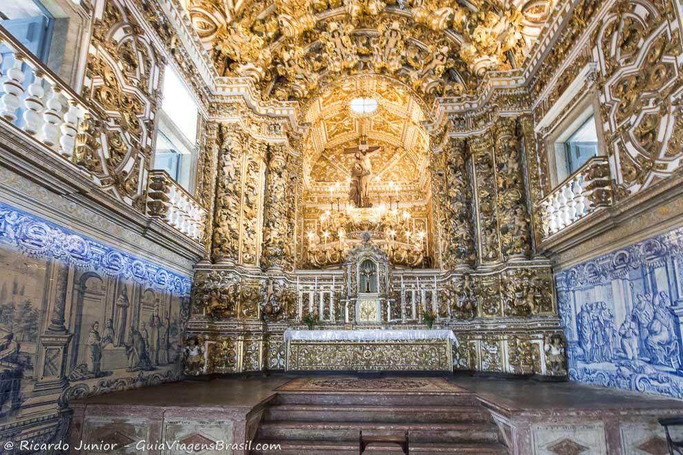 A requintada decoração da Igreja de São Francisco, no Pelourinho, Bahia. Photograph by Ricardo Junior / www.ricardojuniorfotografias.com.br
