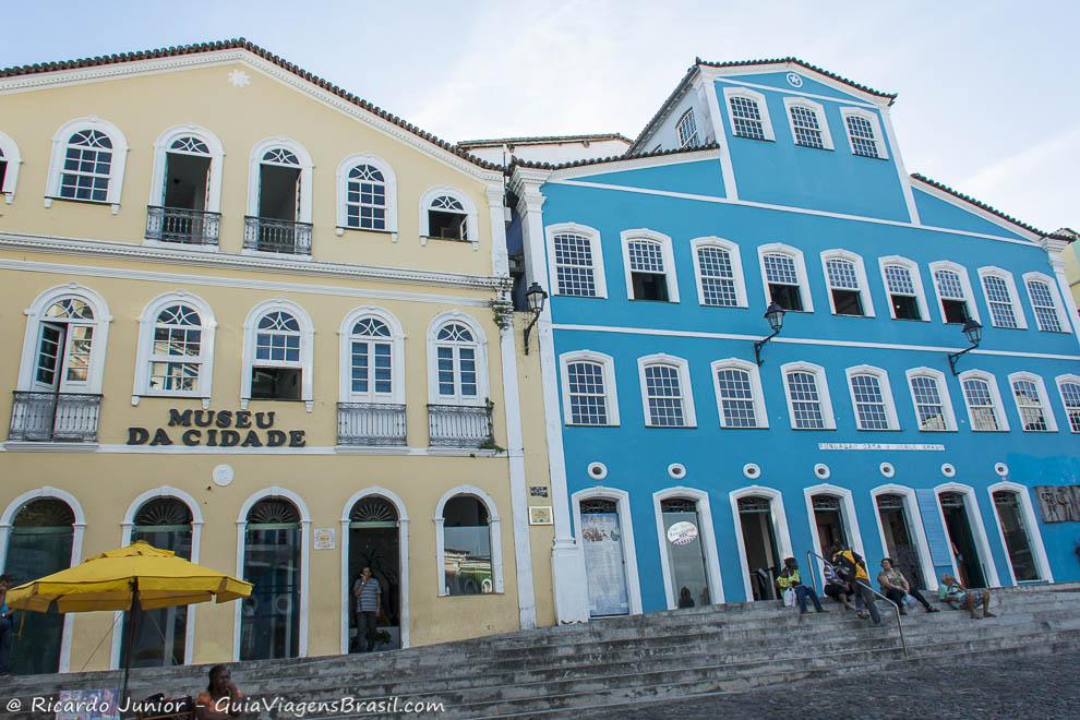 Casarões coloniais que ficam ao redor da praça onde tinha o pelourinho, para castigar os negros, abrigam hoje o Museu da Cidade e a Fundação Jorge Amado. Photograph by Ricardo Junior / www.ricardojuniorfotografias.com.br