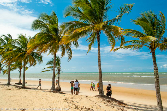 A 4 km do centro de Porto Seguro, a Praia de Mundaí atrai muitos turistas. Photograph by Ricardo Junior / www.ricardojuniorfotografias.com.br