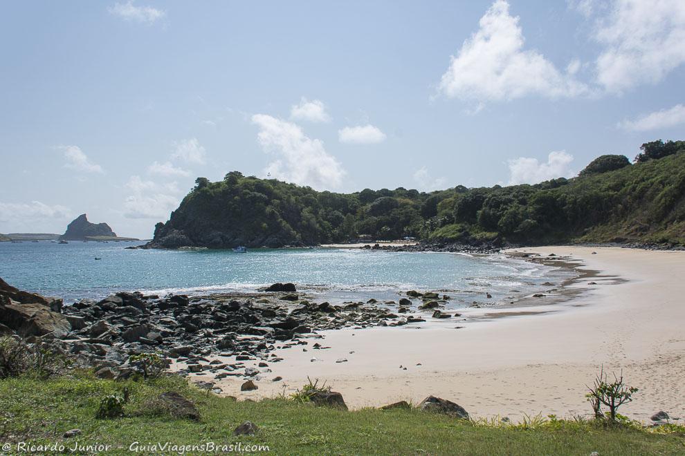 Mais tranquilidade e privacidade na Praia do Meio, em Fernando de Noronha. Photograph by Ricardo Junior / www.ricardojuniorfotografias.com.br
