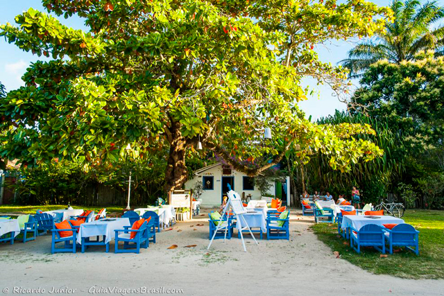 Restaurante no Quadrado, a vila de Trancoso, na Bahia. Photograph by Ricardo Junior / www.ricardojuniorfotografias.com.br