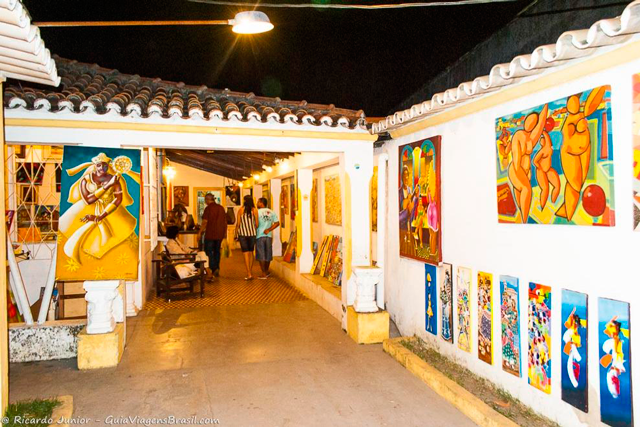 Passarela do Descobrimento agita a noite de Porto Seguro, na Bahia. Photograph by Ricardo Junior / www.ricardojuniorfotografias.com.br