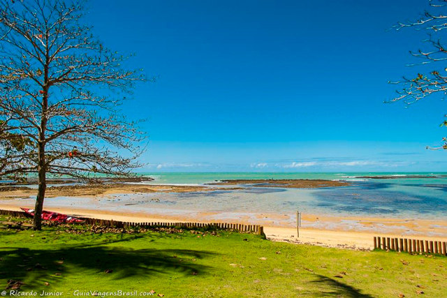 Vista de uma pousada a beira-mar na Praia do Espelho, na Bahia. Photograph by Ricardo Junior / www.ricardojuniorfotografias.com.br