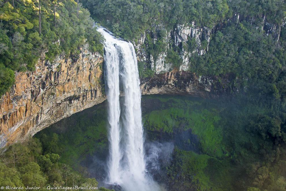 Cachoeira Véu de Noiva, com 130 metros de queda, no Parque do Caracol, em Canela, Rio Grande do Sul. Pedalinho no Lago Negro - passeio romântico e divertido em Gramado, Rio Grande do Sul. Famosos do esporte estão homenageados no Museu de Cera, em Gramado, Rio Grande do Sul. Photograph by Ricardo Junior / www.ricardojuniorfotografias.com.br