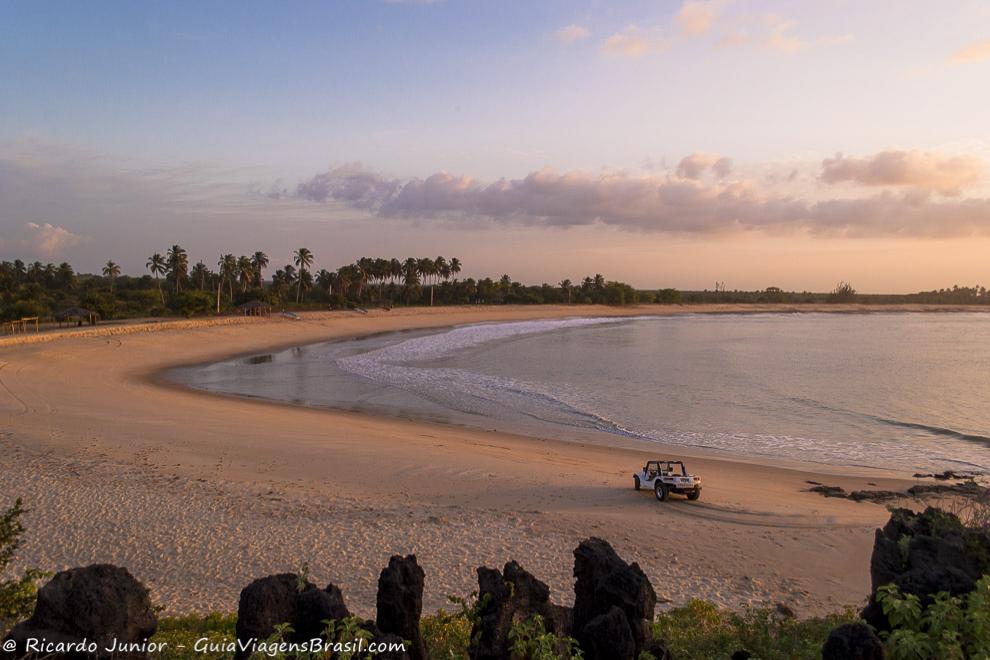 Entardecer na Praia de Tourinhos, com vista a partir da duna petrificada, em São Miguel do Gostoso, RN. Photograph by Ricardo Junior / www.ricardojuniorfotografias.com.br