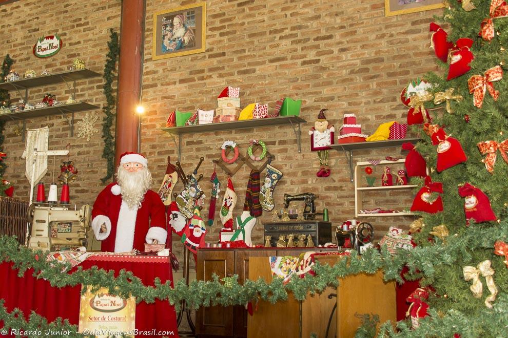 A Aldeia do Papai Noel encanta a todos, em Gramado, Rio Grande do Sul. Photograph by Ricardo Junior / www.ricardojuniorfotografias.com.br