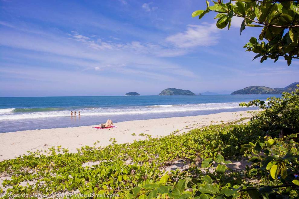 Foto orla da Praia do Puruba, Ubatuba, SP.