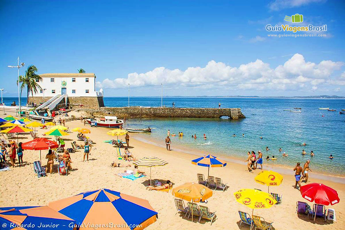 Foto Praia do Porto da Barra, em Salvador, BA.