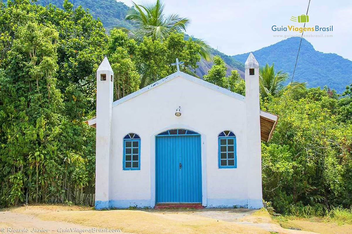 Foto igreja Praia do Bonete, Ilhabela, SP.