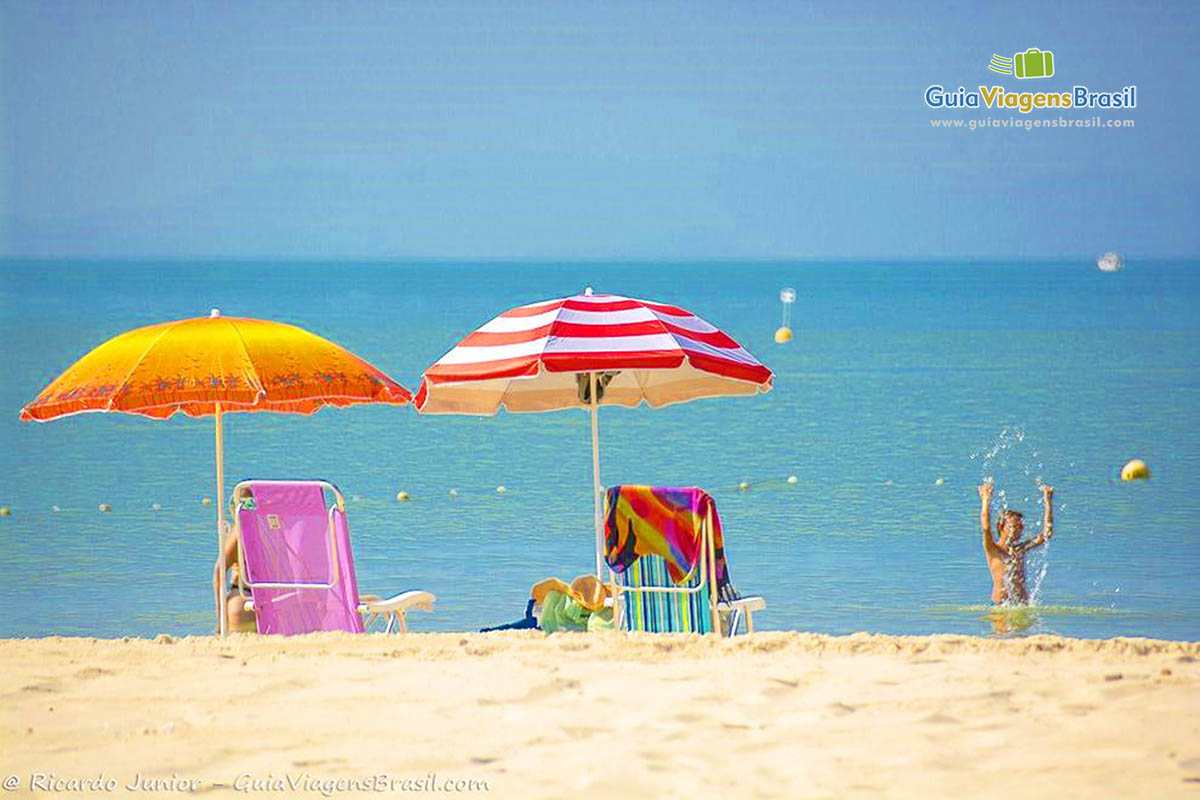 Foto do mar da Praia de Zimbros, Bombinhas.