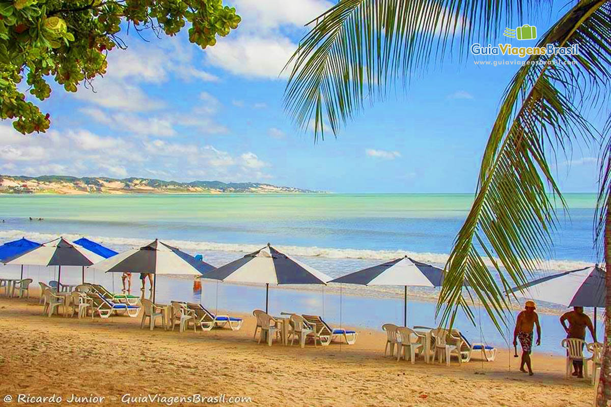 Foto do mar da Praia de Ponta Negra.