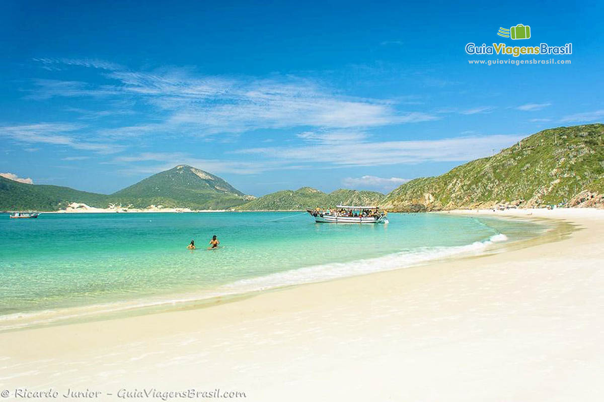 Foto da Praia do Pontal do Atalaia, em Arraial do Cabo.