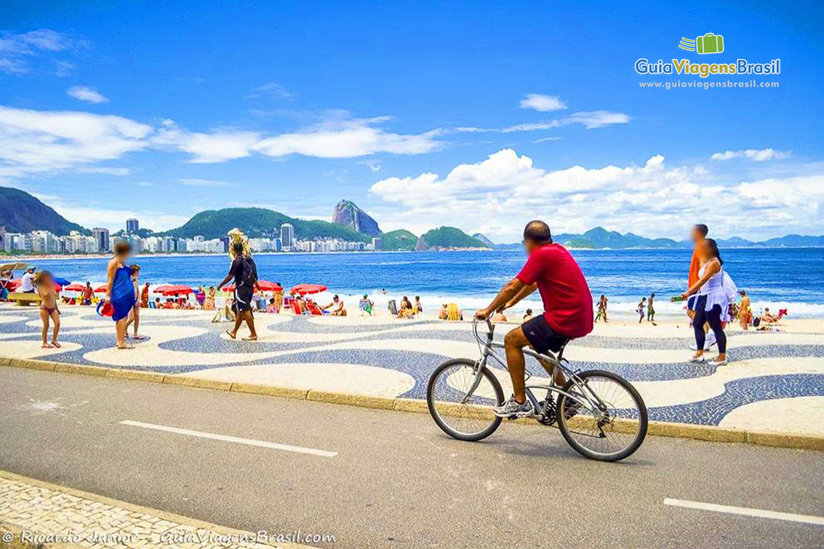 Foto calçadão de Praia de Copacabana, Rio de Janeiro, RJ.