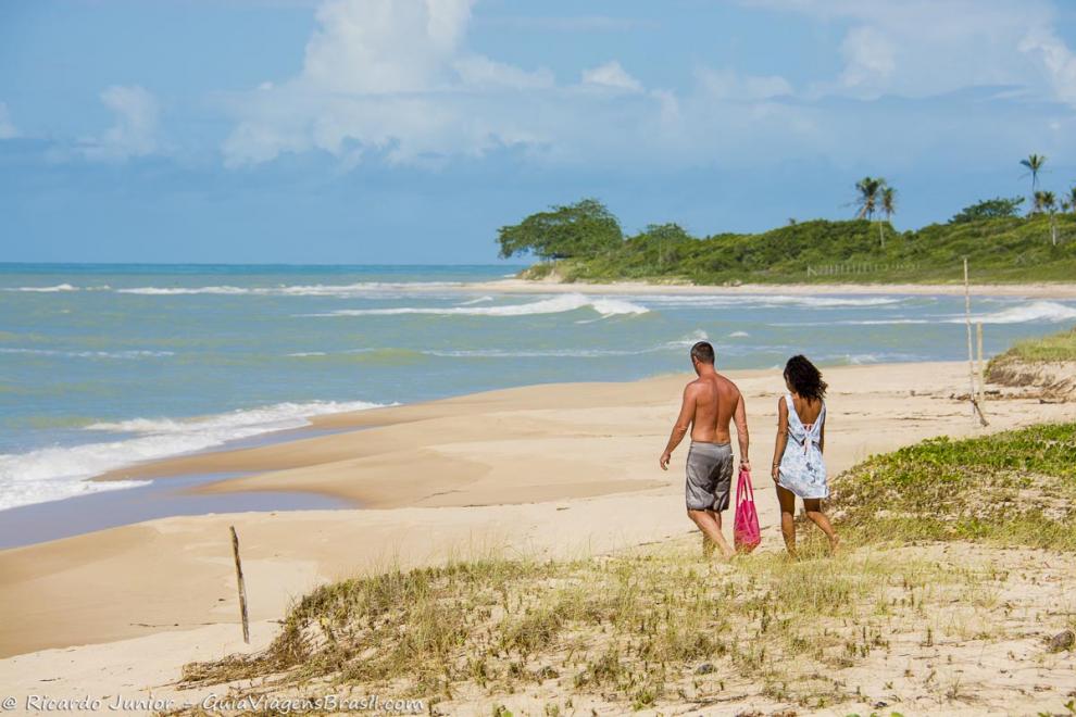 Foto da preservada Praia Ponta de Itaquena, Trancoso, BA.