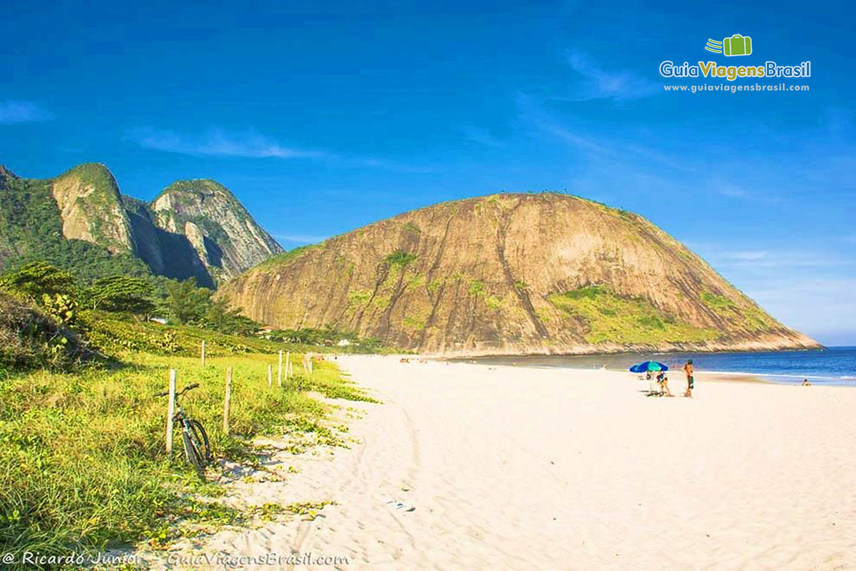 Foto Praia de Itacoatiara, RJ.