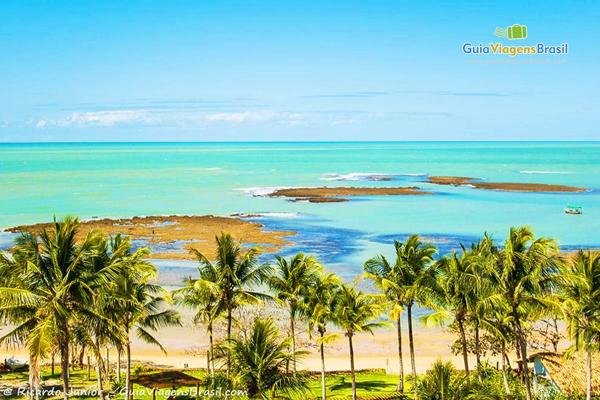 Foto orla Praia do Espelho visto do Mirante da Falésia, Trancoso, BA.