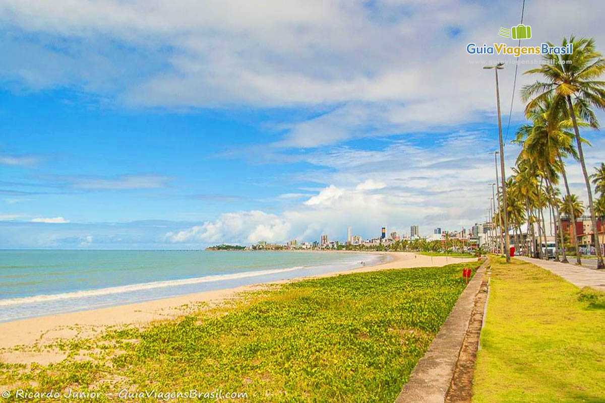 Foto orla Praia de Manaíra, João Pessoa, PB.