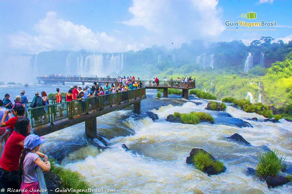 Foto passarelas nas Cataratas do Iguaçu, Foz do Iguaçu, PR.