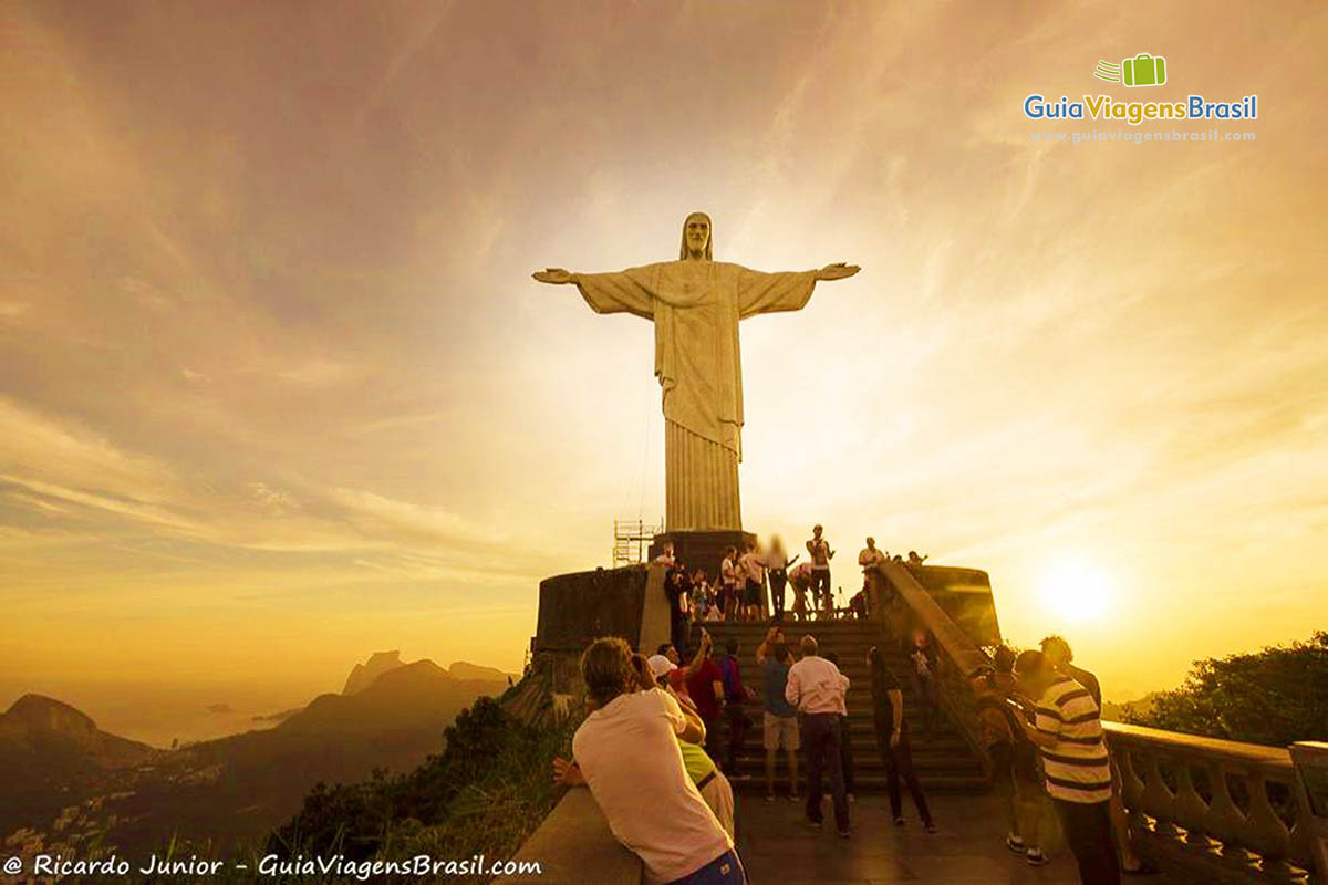 Foto pôr do Sol no Cristo Redentor, no Corcovado, Rio de Janeiro, RJ.