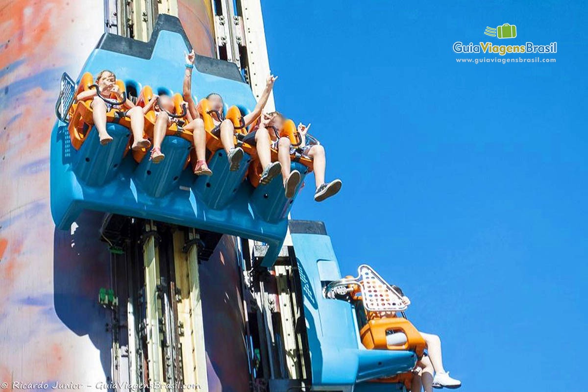 Conheça a Big Tower, atração radical do Beto Carrero World