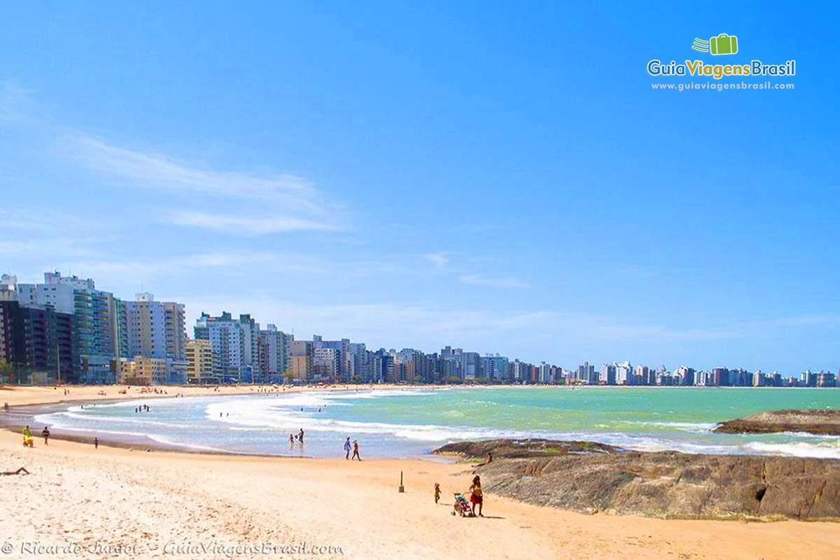 Foto orla da Praia do Morro, Guarapari, ES.