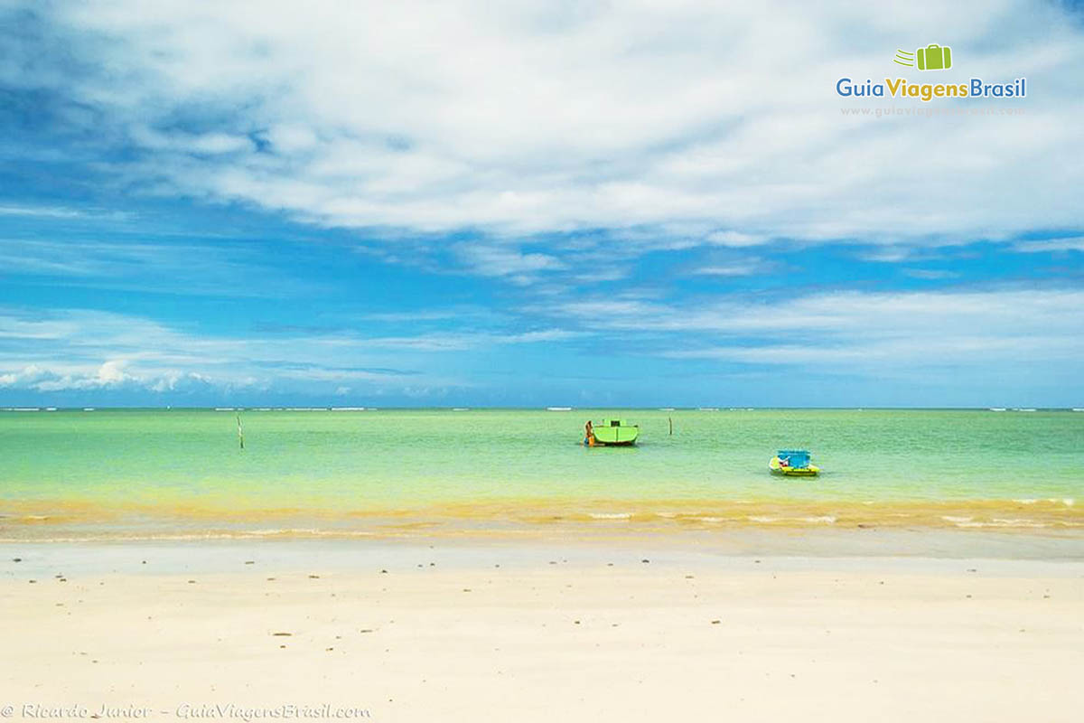 Foto mar calmo da Praia do Toque, em São Miguel dos Milagres, AL.