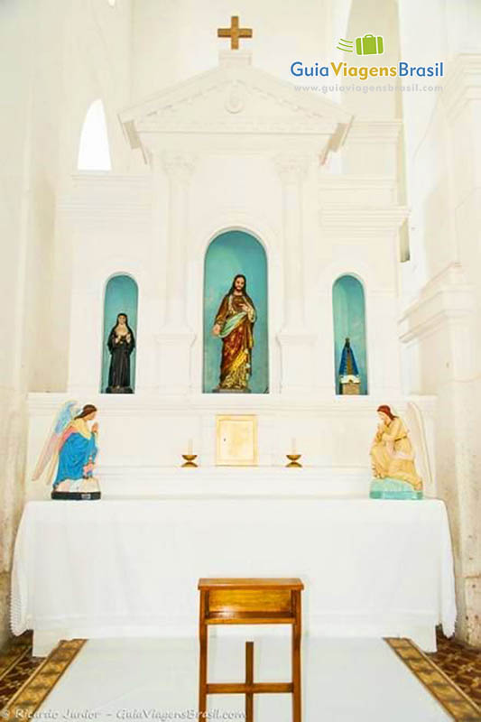 Imagem do altar da bela igreja.
