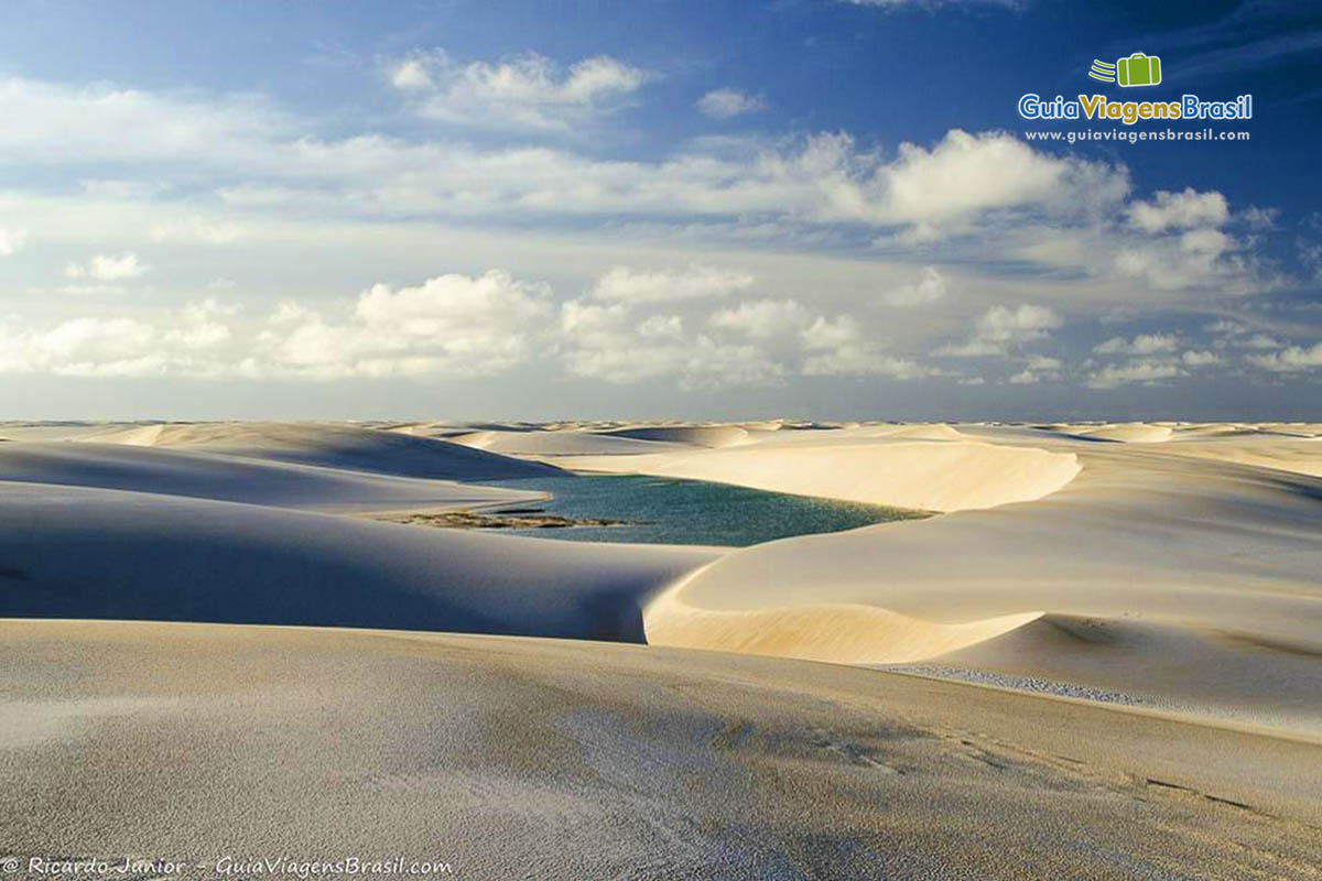 Imagem das areias claras do Circuito Lagoa Azul.