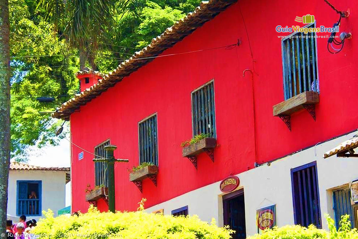 Imagem  da arquitetura de uma loja em Embu das Artes.