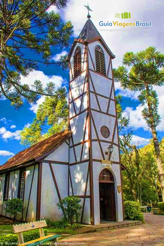 Imagem da igreja que possui no interior do Parque Aldeia dos Imigrantes.