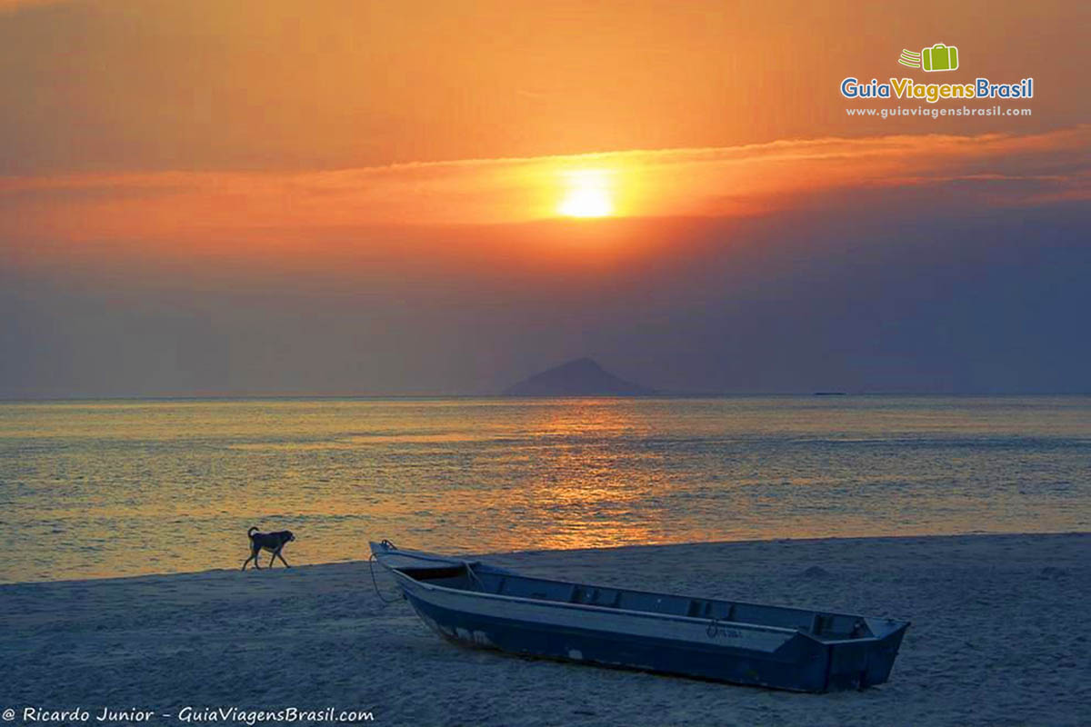 Imagem da belíssima Praia Santiago.