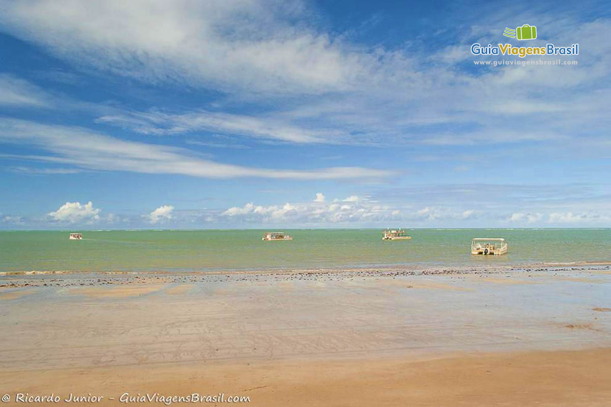 Imagem do mar maravilhoso da Praia Poço.