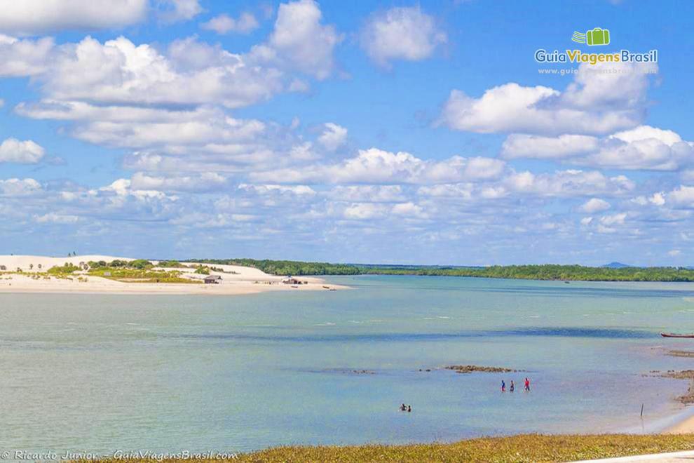 Imagem da paradisíaca Praia dos Remédios em Camocim.