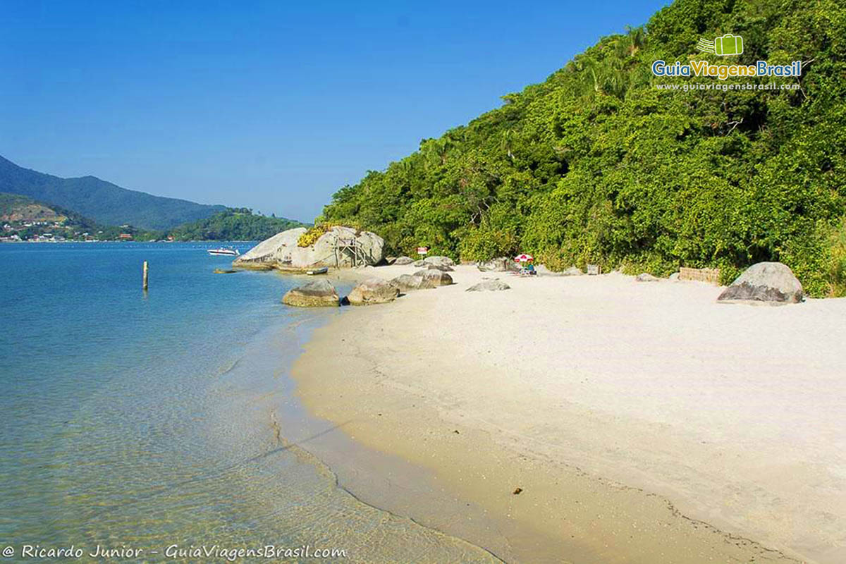 Imagem da bela praia da Ilha.