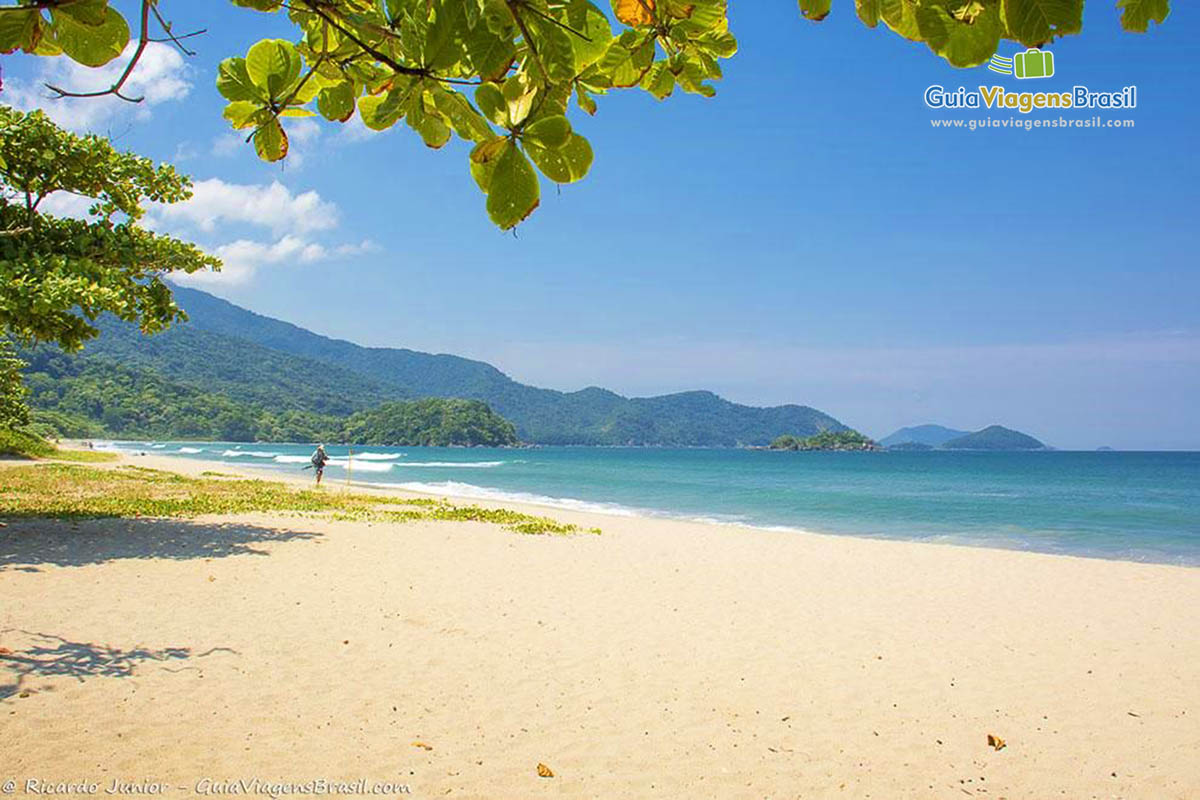 Imagem da paradisíaca Praia de Castelhanos. 