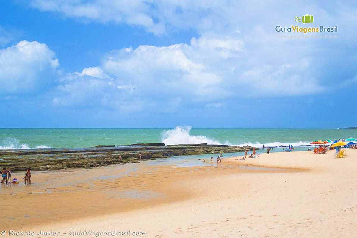 Imagem da belíssima Praia dos Artistas.