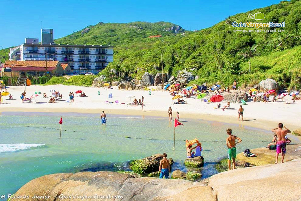 Imagem do canto da Praia da Joaquina.